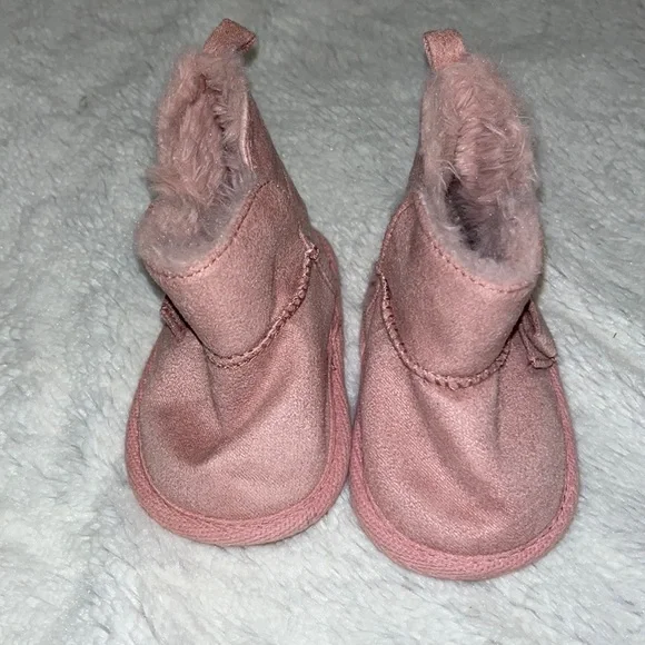 (3 for $10) pink fuzzy booties - Picture 1 of 4